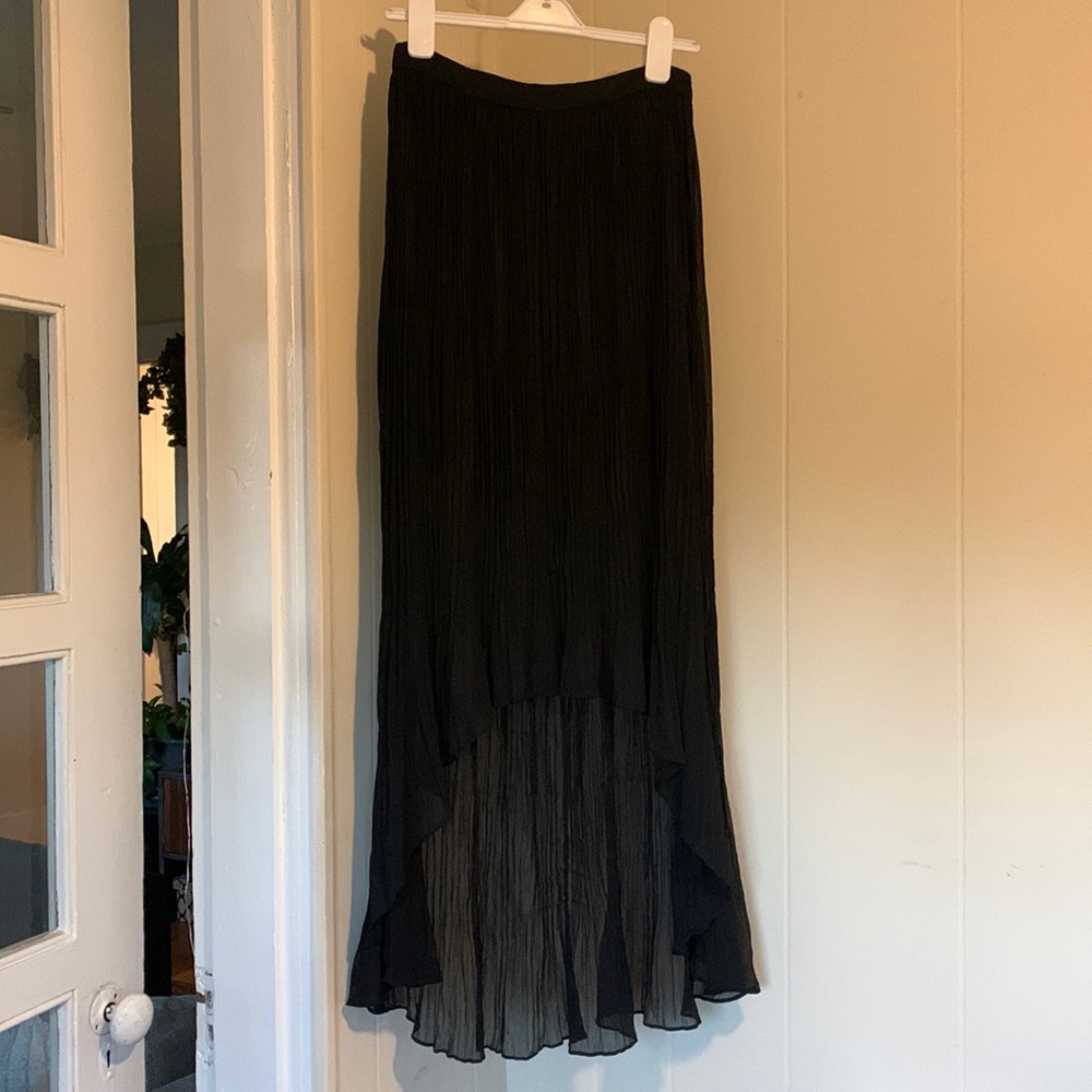 Alice & Olivia Black Pleated Hi-Low Skirt. Size 6.